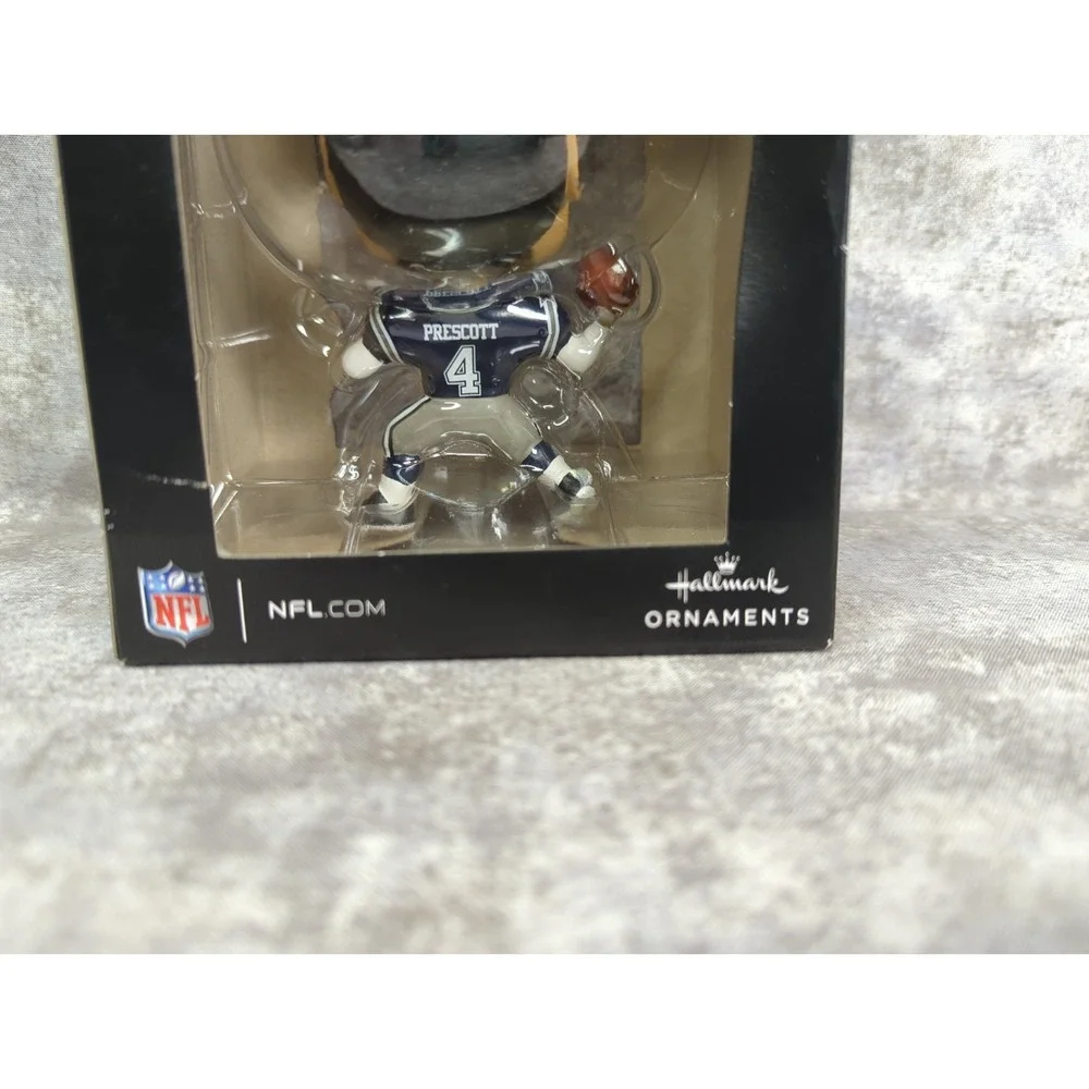 HALLMARK NFL DALLAS COWBOYS DAK PRESCOTT BOBBLE CHRISTMAS ORNAMENT NEW WITH BOX